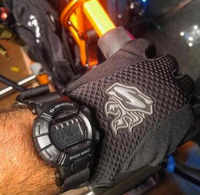 Setwear V.2 Stealth Glove in Black, carabiner anchor loop detail